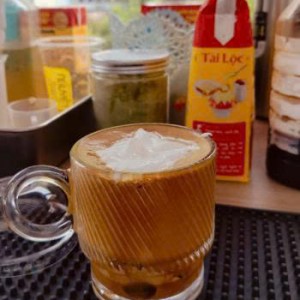 Cần tuyển 1 cô phụ quán cơm ở quận Bình Thạnh, bao ăn ở lại ạ