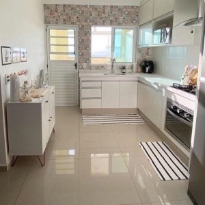 EM ĐANG CẦN 1 CÔ GIÚP VIỆC GẦN CHỢ BẾN THÀNH QUẬN 1 LƯƠNG 13 TRIỆU BAO ĂN Ở CHỊ NHA