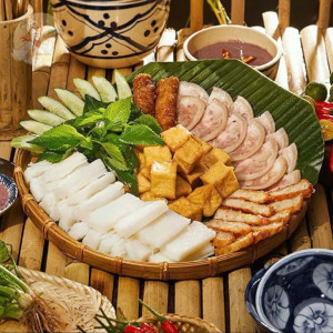 Gia đình em đang tuyển gấp 1 cô chăm bé giỏi đi làm bao ăn ở lại ạ