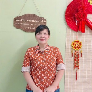 Em đang tìm việc cho chị gái em ạ
