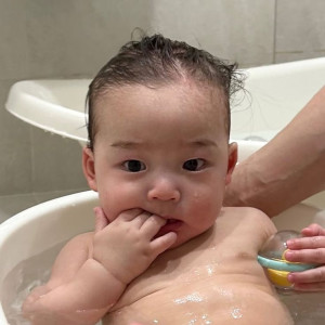 Chị nào yêu thương bé, thích chăm sóc em bé thì vui long gọi ngay vợ chồng em nha!!