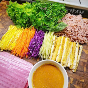 Cần 1 chị giúp việc bao ăn ở lại ạ