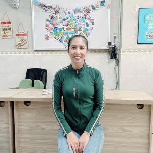 Em đang tìm việc cho chị gái em a