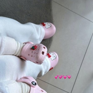 Cần gấp 1 chị chuyên chăm em bé làm việc tại Quận 5 – Lương tháng em gửi 14 triệu, bao ăn ở