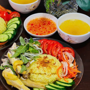 Tuyển gấp 1 cô nấu ăn + dọn dẹp cho gđ em ạ