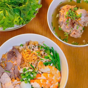 Tuyển gấp 1 cô làm sáng chiều ạ