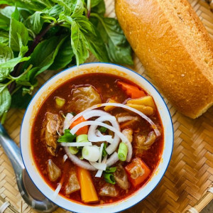 Tuyển Cô Giúp Việc Cho Nhà Sếp Ngọc Ở Quận 10. Lương Khởi Điểm Từ 10 Triệu