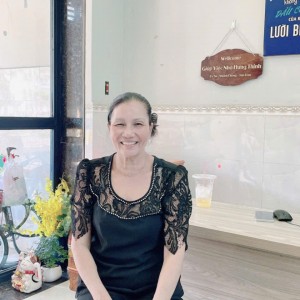 Em đang tìm việc cho cô Lệ ạ , cần việc lâu dài và ổn định ạ