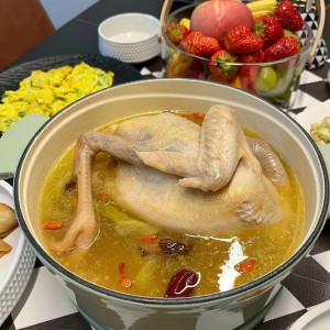 Em cần tìm gấp một cô giúp việc nhà ăn ở lại luôn với gia đình em có 3 người lớn ở trên đường Đoàn Văn Bơ Quận 4.