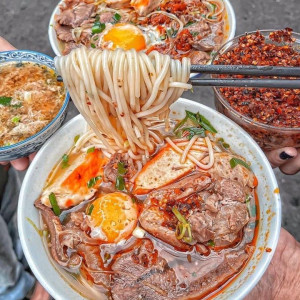 CẦN GẤP MỘT CÔ GIÚP VIỆC ĐI LÀM Ở LẠI, TẠI QUẬN 1 LƯƠNG 9 TRIỆU