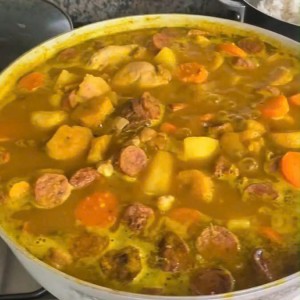 Tuyển gấp 1 cô giúp việc nội trợ cho gđ em ạ