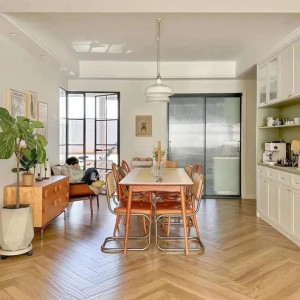 Nhà em ở Huỳnh Tấn Phát Quận 7, nhà đã  có người chăm em , cần Cô cơm nước giúp việc nhà , LƯƠNG em gửi cô  11TR .