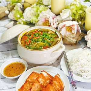 Tuyển gấp 1 cô chăm bà đi làm bao ăn ở lại ạ