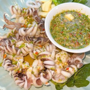 Cô nào cần việc cứ alo e nha