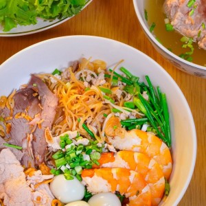 Nhà em đang cần gấp 1 cô gvn bao ăn ở đi làm ngay, không yêu cầu kinh nghiệm