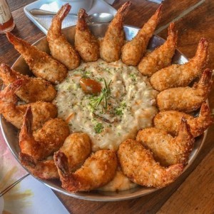 Nhà em mặt phố có 1 trệt với gác lửng nhỏ ở đường Lũy Bán Bích, quận Tân Phú tuyển gấp chị giúp việc nhà 4 người lớn đi làm ngay