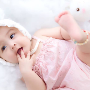 TÌM CHỊ CHĂM BÉ 8 THÁNG LƯƠNG 12 TR - Q.2