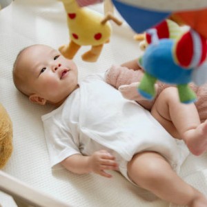Nhà 1 trệt 1 lầu ở Vườn Lài, Tân Phú cần tuyển 1 chị chăm bé 9 tháng tuổi. LƯƠNG 13 TRIỆU Ạ