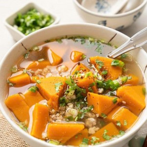 Cần người làm bao ăn ở lại ạ