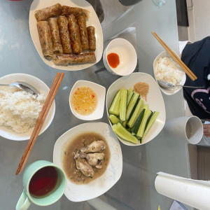 NHÀ CÓ HAI MẸ CON CẦN TÌM GẤP 1 CHỊ GIÚP VIỆC ĐI LÀM BAO ĂN Ở LẠI