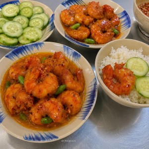 Em cần một cô siêng năng về lau dọn nhà cửa cho 4 người lớn