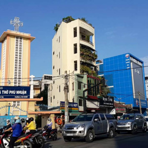 Em Đi Làm Cả Ngày, Nhà Cửa Không Ai Trông Coi Nên Cần Một Cô Về Phụ Dọn Dẹp Và Nấu Ăn Bữa Tối