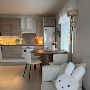 Em Là Mẹ Đơn Thân Ở Chung Cư The Peak Midtown Ở Quận 7 Cần Gấp 1 Chị Giúp Việc Nhà. Lương 13 Triệu Bao Ăn Ở Ạ