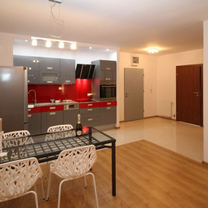 Nhà Em Trên Đường Trường Chinh-Tân Bình Cần Gấp Chị Giúp Việc Lương 10tr Bao Ăn Ở