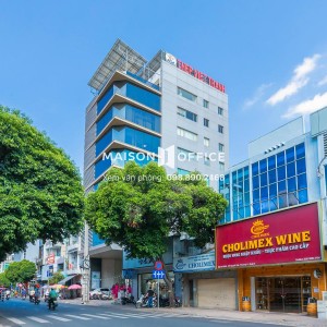Nhà mặt phố có 1 lầu trên đường Nguyễn Trãi Quận 5, tuyển gấp cô giúp việc nhà ăn ở lại