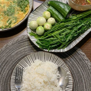 Hai vợ chồng em mới chuyển ra riêng cần tìm gấp 1 chị giúp việc bao ăn ở lại tại quận 10