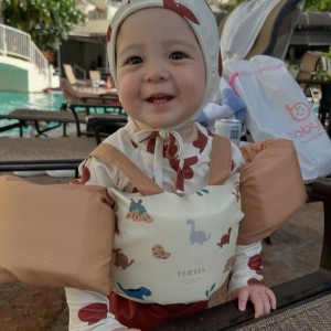 Tìm chị trông em bé 6 tháng tuổi cho gia đình em. Chi nào đã có kinh nghiệm chăm bé nhỏ thì nhấc máy liên hệ em nhé.