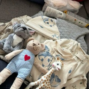 NHÀ 2 VỢ CHỒNG VÀ 1 BÉ CẦN CHỊ CHUYÊN CHĂM BÉ TRÊN ĐƯỜNG HỒNG HÀ QUẬN PHÚ NHUẬN LƯƠNG 12 TRIỆU