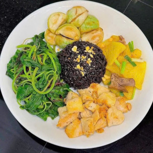 Tuyển gấp 1 cô nội trợ cho gđ em ạ