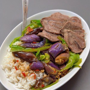 Tuyển gấp 1 cô nấu ăn ngon – Bao ăn ở lại tại Q4