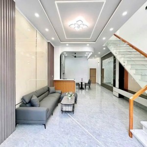 Gấp lắm rồi các chị ơi, nhà em ở trên đường Đoàn Văn Bơ Quận 4, cần tìm chị về lo cơm nước và quán xuyến việc nhà cửa nha 