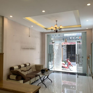 Alo Alo… Sáng Nay Đầu Tuần Em Cần 1 Chị Về Làm Nội Trợ Cho Nhà E Có 2 Lầu Nhỏ (50m2) Tại Hoa Sứ Quận Phú Nhuận