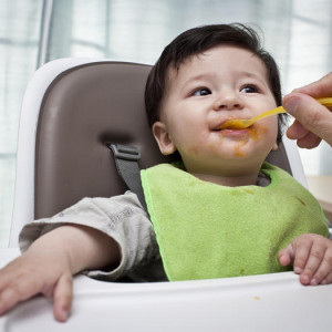 Tìm chị chuyên chăm bé (Ở LẠI) - lương 12tr (bao ăn ở) - Q.1