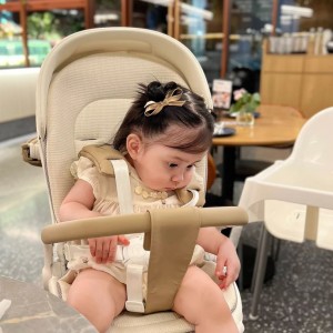 Nhà em cần gấp cô chăm bé tại đường Nguyễn Thị Nhỏ , Quận 6  . Công việc chỉ là chăm bé yêu 10 tháng tuổi nhà mình, chơi cùng bé mỗi ngày.