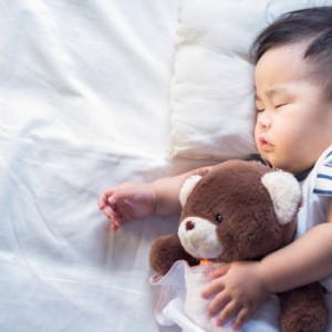 Vợ chồng em đơn chiết bận rộn đi làm đang cần chị chăm bé 7 tháng ở Chung Cư Melody Residences