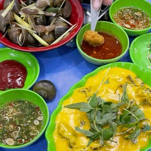 Các cô, các chị ơi, nhà con cần người giúp việc nhà gấp ở gần ngay bến xe miền tây