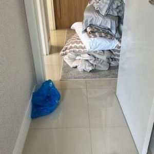 Nhà mặt phố có 2 lầu nhỏ diện tích 49m2 trên đường Trần Hưng Đạo Quận 5, em cần cô dưới 59 tuổi về làm việc nhà cho gia đình 2 vợ chồng trẻ thôi !