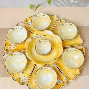 Tuyển Gấp 1 Cô Chăm Bà Đi Làm Bao Ăn Ở Lại Ạ
