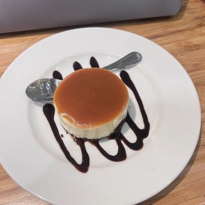 Nhà em mặt phố có 2 lầu 40m2, đang cần 1 cô giúp việc nhà cho gia đình có 3 người lớn