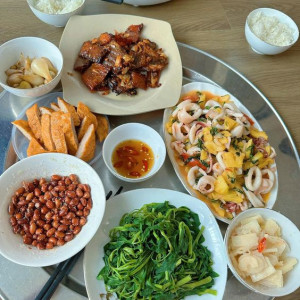 Tuyển gấp 1 cô làm việc lâu dài và ổn định ạ