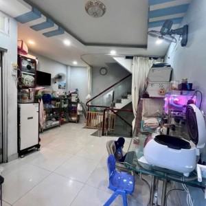 NHÀ MẶT PHỐ 1 LẦU CẦN TUYỂN GẤP CÔ GIÚP VIỆC NHÀ BAO ĂN Ở