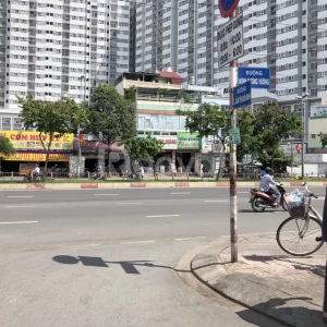 Ngay Đường  Kinh Dương Vương- Bình Tân Cần Cô Giúp Việc ( Bao Ăn Ở )