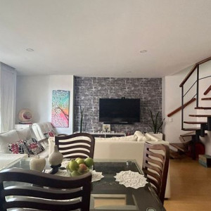 Nhà mặt phố có 1 lầu nằm ở trên đường Cộng Hoà- Tân Bình, em cần tìm cô giúp việc nhà bao ăn ở.